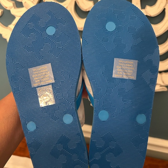 NEW in Box Tory Burch Cave Blue & Silver Kira Padded Flip Flops size 6 - Picture 4 of 4